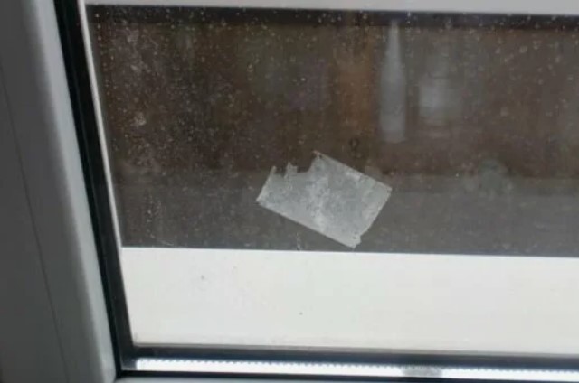 удалить скотч со стекла
